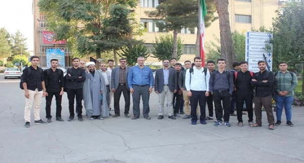 بدرقه ی کاروان زیارتی اربعین دانشجو معلمان پردیس شهید مقصودی همدان با فریاد لبیک یا حسین (ع) 2