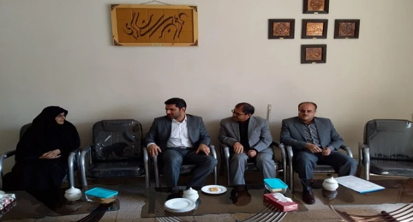 بنده یک معلم زاده هستم و همیشه برای این کسوت ارادت و احترام خاصی قائلم و در حد توان آماده ی خدمتگزاری ام 3