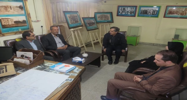 بازدید دکتر علی نجفی سرپرست مدیریت امور پردیس های استان از موزه ی اسناد و گنجینه ی آموزش و پرورش 2