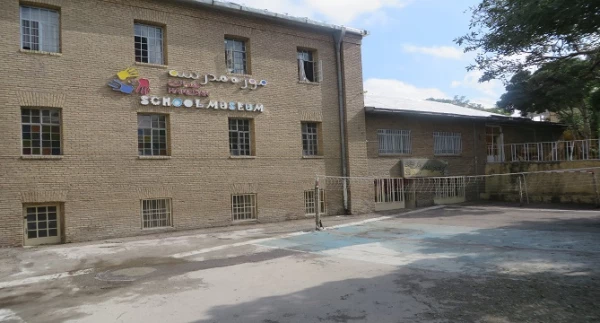 بازدید دکتر علی نجفی سرپرست مدیریت امور پردیس های استان از موزه ی اسناد و گنجینه ی آموزش و پرورش 7