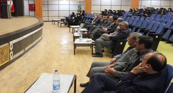 واکاوی اندیشه های این شاعر معاصر در همایشی تخصصی، با حضور اعضای هیات علمی و دانشجو معلمان دانشگاه فرهنگیان همدان 5