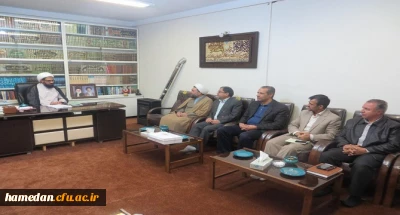 نماینده ولی فقیه و امام جمعه همدان در دیدار با دکتر نجفی

معلمانی که در دانشگاه فرهنگیان تربیت می شوند باید افرادی برجسته و به تمام معنا، هنرمند باشند