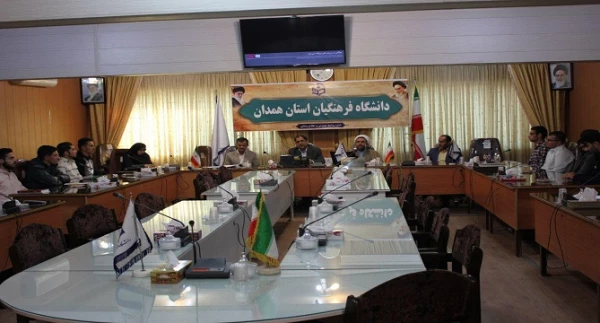 جلسه ی کارگروه اجرایی برگزاری برنامه های هفته ی قرآن و عترت
 4