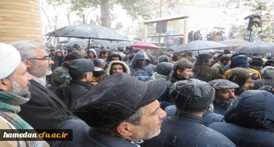 در روزی که بارش برف و برودت هوا هم مانع حضور پرشور مردم دارالجهاد (همدان) نشد

اعضاء هیات علمی، کارکنان و دانشجو معلمان دانشگاه فرهنگیان همدان در حمایت از حریم و جایگاه ولایت، همپای سایر مردم، حضوری گسترده داشتند