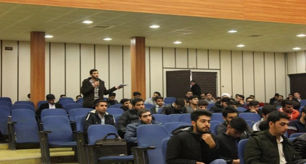 پاسخ به سوالات دانشجویان در حوزه های مختلف، در قالب جلسه پرسش و پاسخ دانشجویی 3