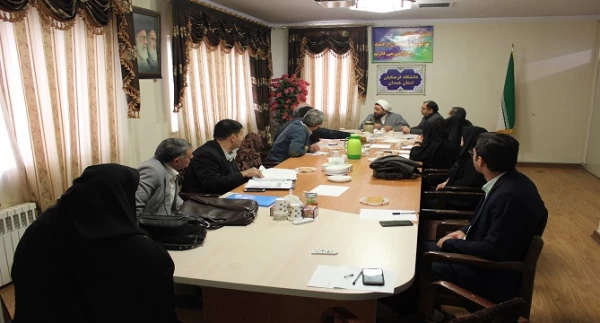 یکی از دستاوردها و برکات انقلاب اسلامی در سال های آغازین ایجاد وحدت بین حوزه و دانشگاه بود 2