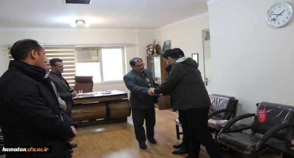 اهدا لوح سپاس و قدردانی از مدیریت پردیس های دانشگاه فرهنگیان استان همدان بابت ایجاد نگارخانه فرهنگ 2