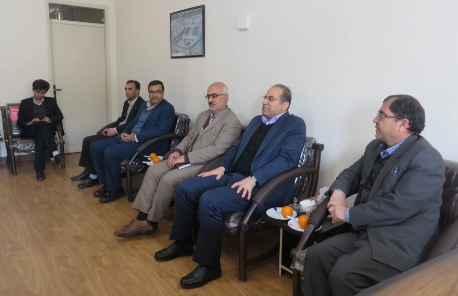 رعایت عدالت در امر مصاحبه حتما لحاظ شود تا حقی از داوطلبان ضایع نشود
 3