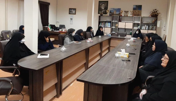 جلسه هم اندیشی مسئولین پردیس با کارکنان به مناسبت هفته آموزش 4