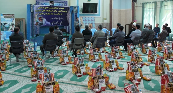 بسیج دانشجویی دانشگاه فرهنگیان همدان بسته های حمایتی و غذایی خود را با نام مبارک دانشجو معلمان شهید مزین و آماده تحویل به نیازمندان کرد  5