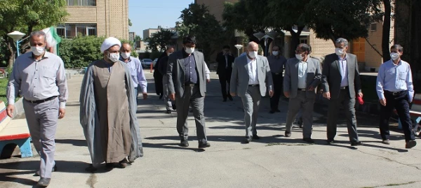 مراسم کلنگ زنی ساختمان آموزشی جدید این پردیس با حضور مسئولین استان

 3