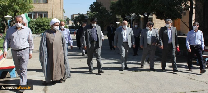 مراسم کلنگ زنی ساختمان آموزشی جدید این پردیس با حضور مسئولین استان

 3