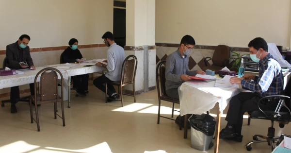 گزارش تصویری از تلاش همکاران و ادامه ی روند ثبت نام حضوری از دانشجویان نو ورود پردیس شهید مقصودی همدان 8