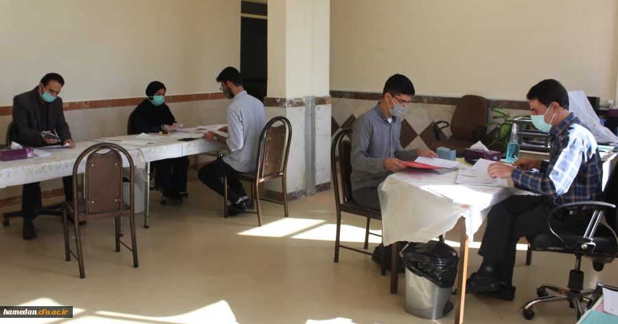گزارش تصویری از تلاش همکاران و ادامه ی روند ثبت نام حضوری از دانشجویان نو ورود پردیس شهید مقصودی همدان 8