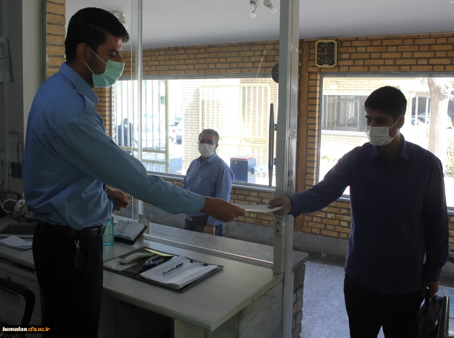 گزارش تصویری از تلاش همکاران و ادامه ی روند ثبت نام حضوری از دانشجویان نو ورود پردیس شهید مقصودی همدان 15