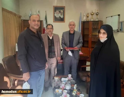 با حضور مدیریت امور پردیس های دانشگاه فرهنگیان همدان انجام شد

تجلیل از زحمات دکتر محمدرضا یوسف زاده به عنوان سردبیر نشریه توسعه حرفه ای معلم