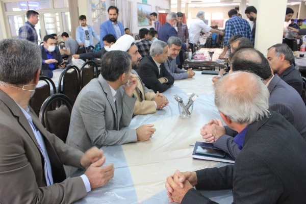 نقطه مشترک همه ی اعضای حاضر، رفع مشکلات پردیس های استان است 6