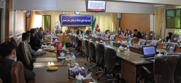 نقطه مشترک همه ی اعضای حاضر، رفع مشکلات پردیس های استان است 10