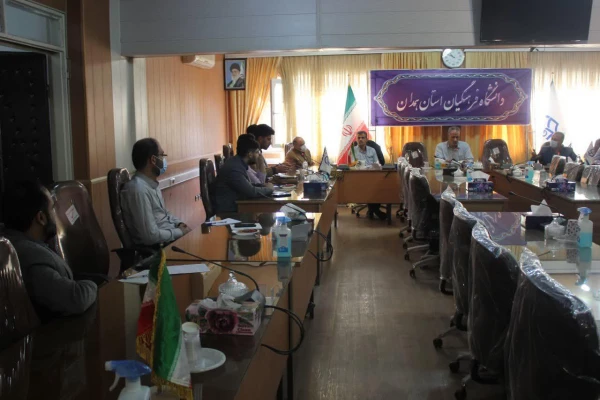 شورای صنفی بازوی توانمند و  پل ارتباطی میان مسئولین ودانشجو معلمان است

 4