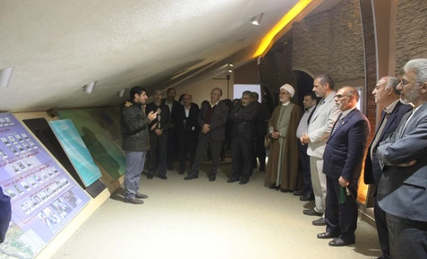 بازدید از باغ موزه دفاع مقدس همدان 15