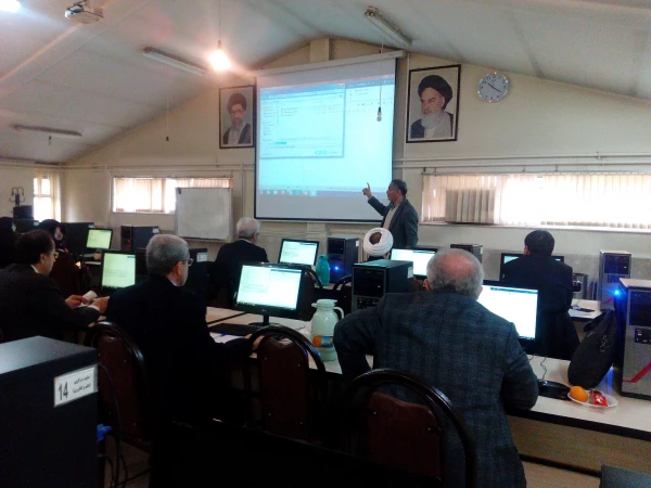 کارگاه آموزش و کاربرد نرم افزار  MAXQDA ( تحلیل پژوهش های کیفی و کمی) ویژه اعضای هیئت علمی 2