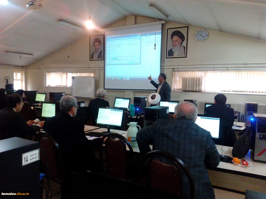 کارگاه آموزش و کاربرد نرم افزار  MAXQDA ( تحلیل پژوهش های کیفی و کمی) ویژه اعضای هیئت علمی 2