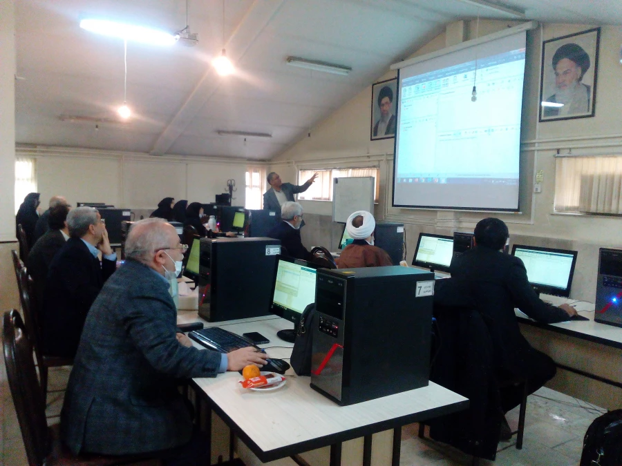 کارگاه آموزش و کاربرد نرم افزار  MAXQDA ( تحلیل پژوهش های کیفی و کمی) ویژه اعضای هیئت علمی 3