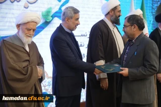 در سالن شهدای استانداری همدان صورت گرفت

همایش استانی و تجلیل از دستگاه های پیشرو در امر اقامه و ترویج نماز 