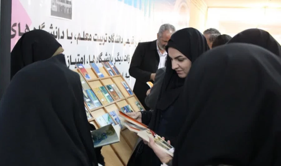 رونمایی از کتب مجموعه «ره نامه» با حضور مسئولین، استادان، کارکنان و دانشجو معلمان پردیس های استان
 7