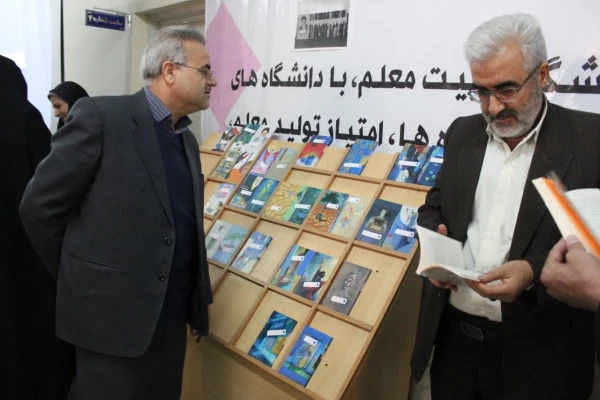 رونمایی از کتب مجموعه «ره نامه» با حضور مسئولین، استادان، کارکنان و دانشجو معلمان پردیس های استان
 8