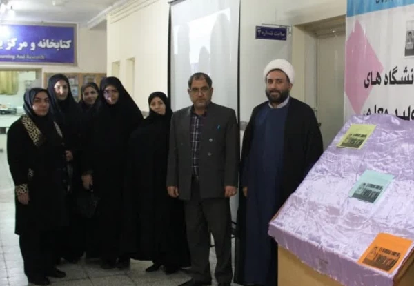 رونمایی از کتب مجموعه «ره نامه» با حضور مسئولین، استادان، کارکنان و دانشجو معلمان پردیس های استان
 10