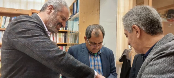 تقدیر از زحمات و تلاش های قشمی مسئول موزه اسناد و مراکز تربیت معلم استان همدان 4