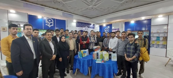 بازدید دانشجویی از نمایشگاه بین المللی کتاب تهران 2