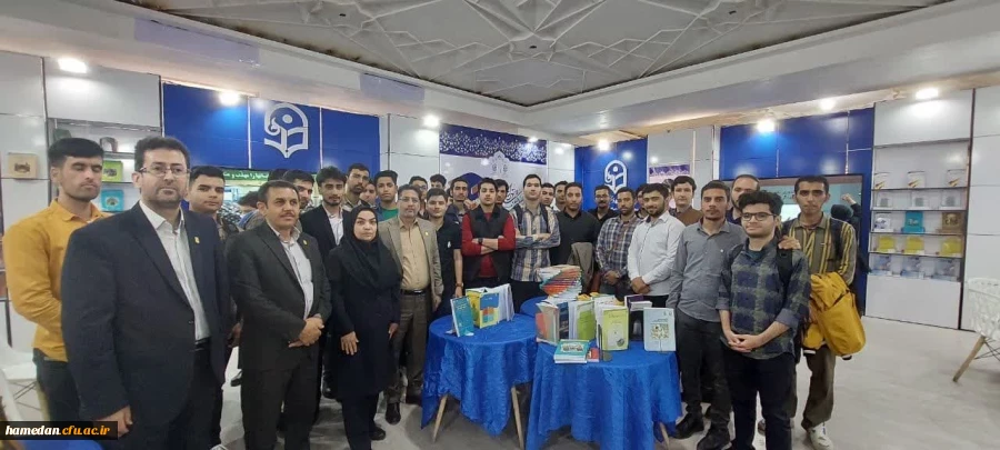 بازدید دانشجویی از نمایشگاه بین المللی کتاب تهران 2