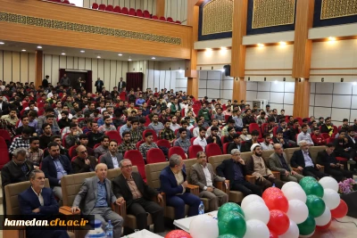 ابراهیم سحر خیز درجشن بزرگداشت دهه سرآمدی آموزش در پردیس شهید مقصودی همدان مطرح کرد

داننشجو معلمان باید جایگاه معلمی را قدر بدارند و از این که در آستانه ورود به کسوت معلمی هستند شاکر باشند