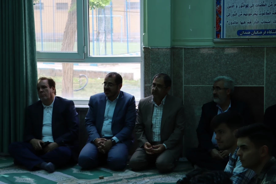 برگزاری کلاس هفتگی درس اخلاق در سیره معلمی در نمازخانه پردیس شهید مقصودی همدان 3