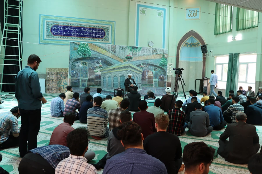 برگزاری کلاس هفتگی درس اخلاق در سیره معلمی در نمازخانه پردیس شهید مقصودی همدان 6