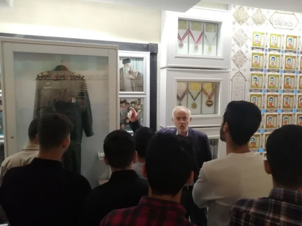 بازدید دانشجو معلمان پردیس شهید مقصودی همدان از باغ موزه دفاع مقدس 2