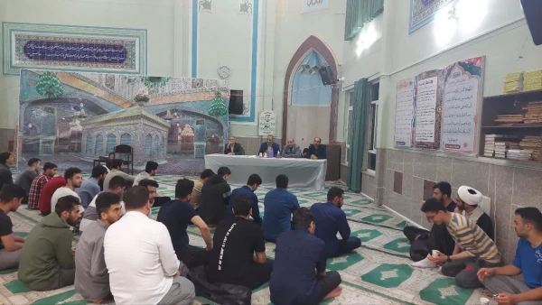 جلسه پرسش و پاسخ دانشجویی با حضور مسئولان در نمازخانه پردیس 2