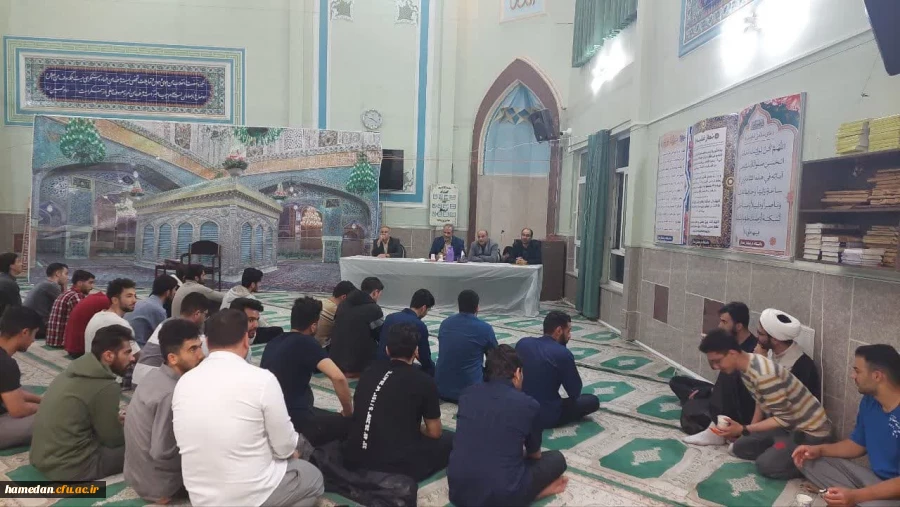 جلسه پرسش و پاسخ دانشجویی با حضور مسئولان در نمازخانه پردیس 2