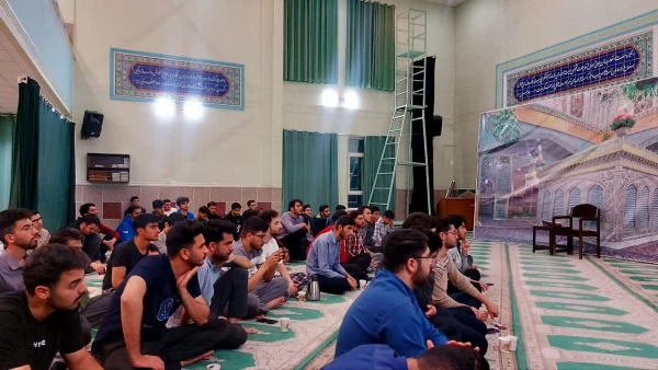 جلسه پرسش و پاسخ دانشجویی با حضور مسئولان در نمازخانه پردیس 3