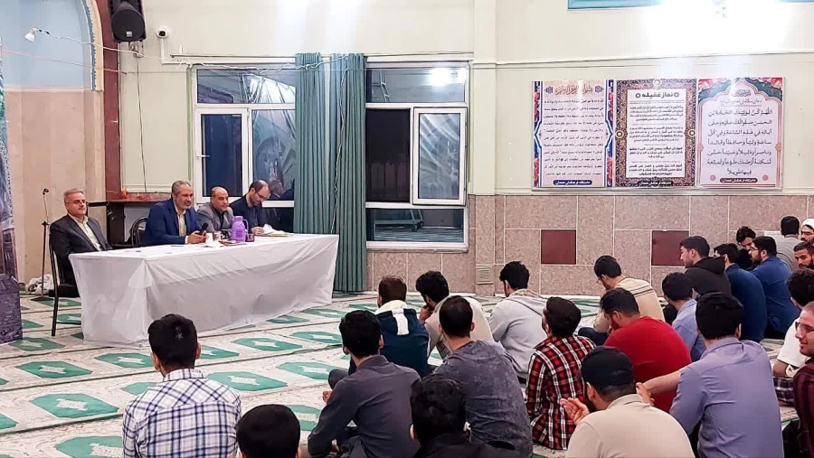 جلسه پرسش و پاسخ دانشجویی با حضور مسئولان در نمازخانه پردیس 4