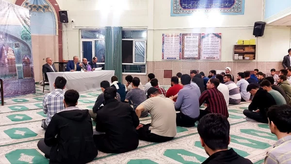 جلسه پرسش و پاسخ دانشجویی با حضور مسئولان در نمازخانه پردیس 6