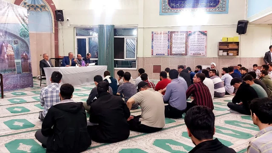 جلسه پرسش و پاسخ دانشجویی با حضور مسئولان در نمازخانه پردیس 6