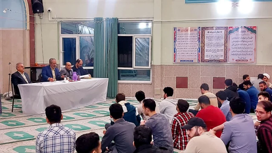 جلسه پرسش و پاسخ دانشجویی با حضور مسئولان در نمازخانه پردیس 7