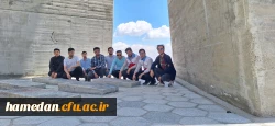 صعود جمعی از کارکنان و دانشجویان پردیس شهید مقصودی به ارتفاعات همدان