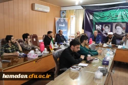 باید تلاش شود فردی شایسته و خدمت گذار برای جامعه انتخاب گردد 3