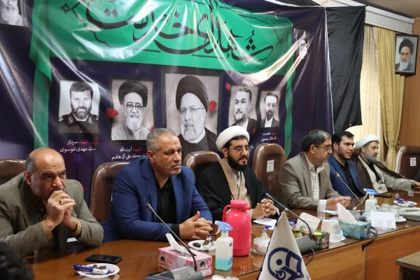 باید تلاش شود فردی شایسته و خدمت گذار برای جامعه انتخاب گردد 5