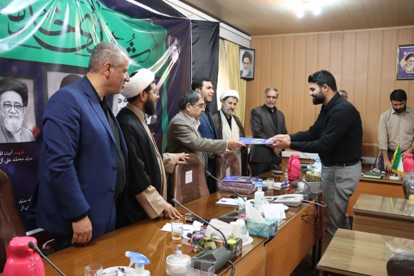 باید تلاش شود فردی شایسته و خدمت گذار برای جامعه انتخاب گردد 6