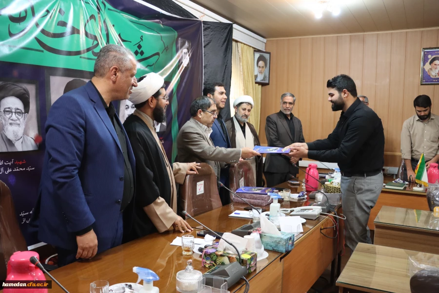 باید تلاش شود فردی شایسته و خدمت گذار برای جامعه انتخاب گردد 6